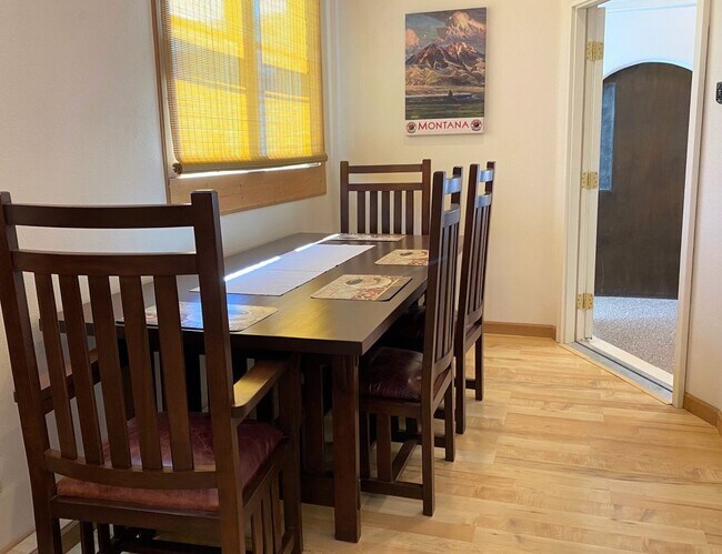 Photo - 2 bed 1 bath Duplex in South Hamilton with Large Shop