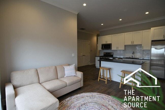 Photo - 927 W Irving Park Rd Unit 205