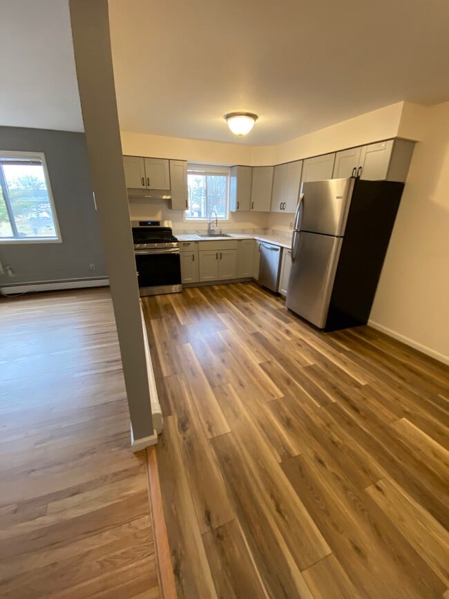 Photo - 799 Sergeant Palmateer Way