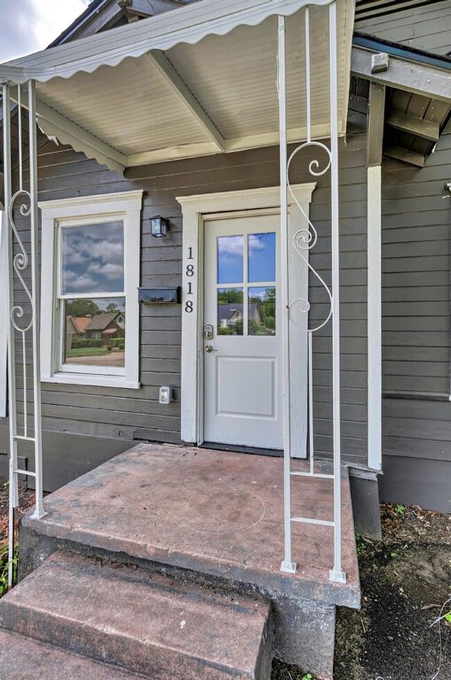 Photo - Well-maintained 4BD/2BA - Available in May!