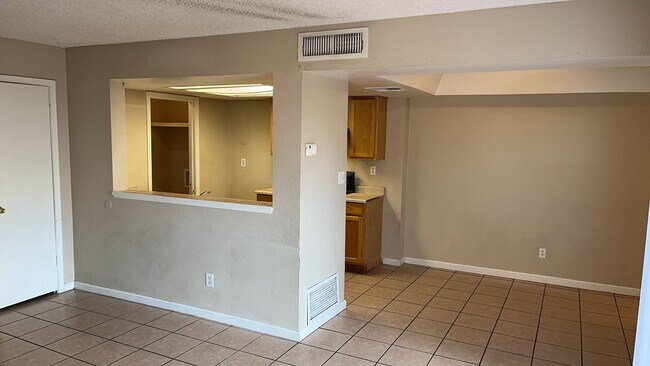 Photo - Condo in HALLCRAFT VILLAS EAST