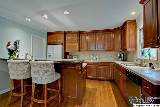 Photo - 2700 Evergreen St SE