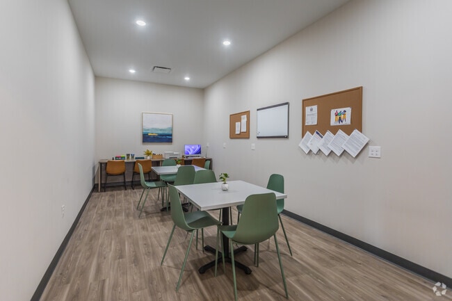 Business Center - Oakdale Apartments