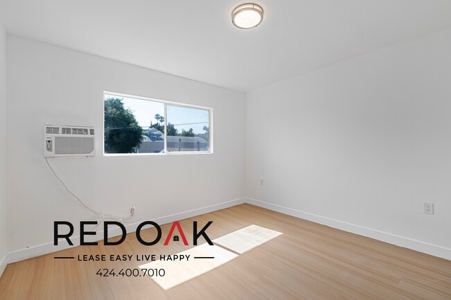 Photo - 5632 Harold Way Unidad 8