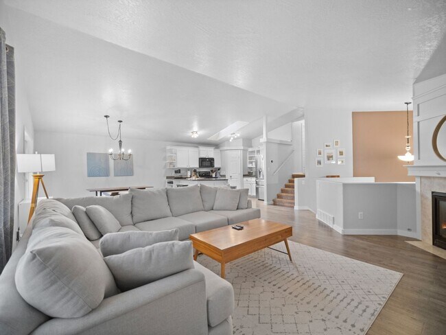 Photo - Bright & Comfortable 3 Bedroom Home