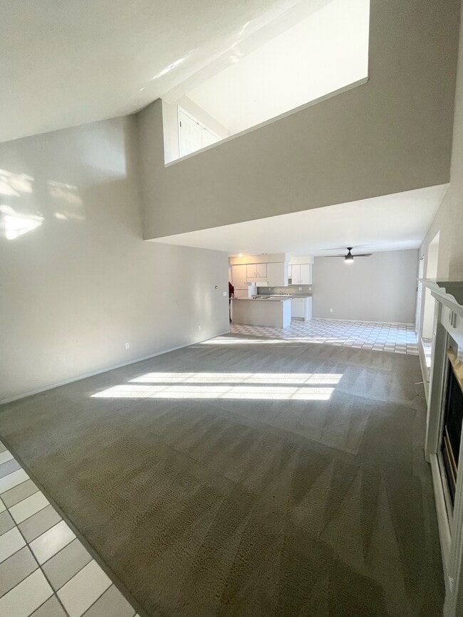 Photo - 2453 N Lynndale Dr