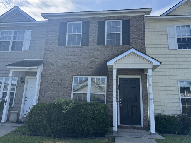 Building Photo - 302 Streamwood Dr