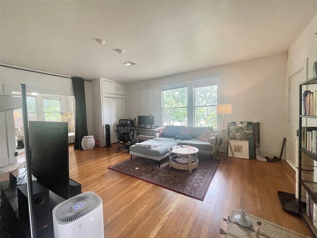 Photo - 418 Branard St