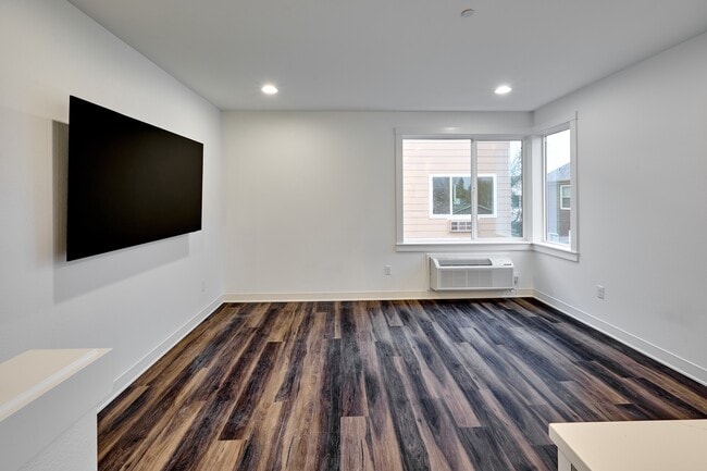 Photo - 1934 NW Grant Ave