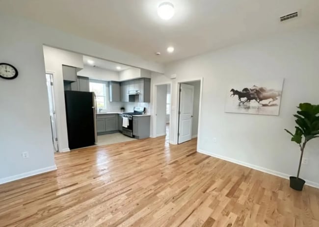 Photo - 558-562-562 Court St Unit 2 Left