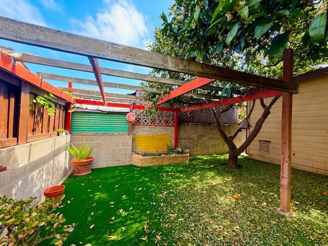 Photo - 4534 Muir Ave