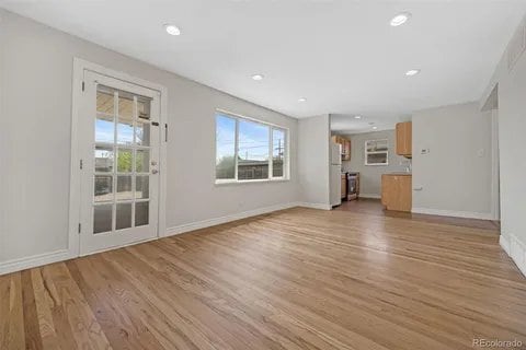 Photo - 4956 Umatilla St