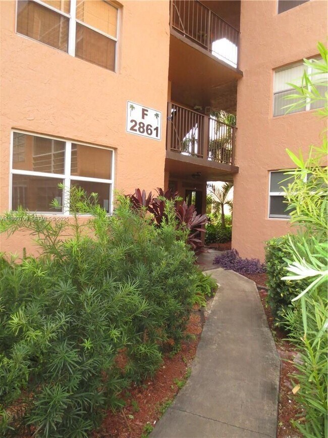 Photo - 2861 Somerset Dr Unit 107