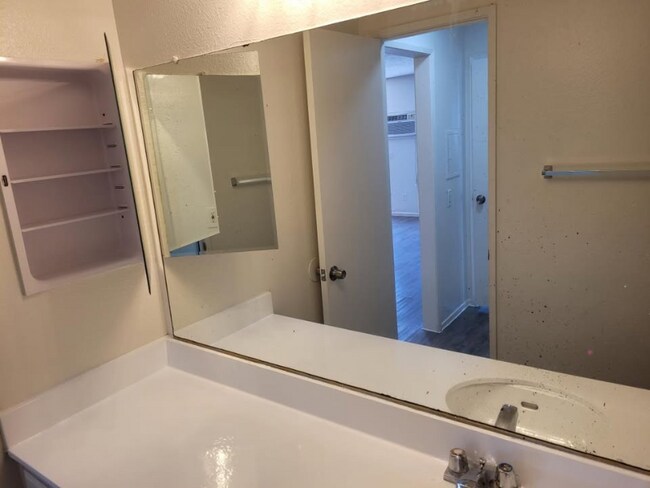 Photo - 8661 Wilbur Ave Apartamento Unidad 218