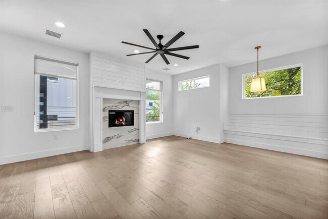 Photo - 2405 E 11th St