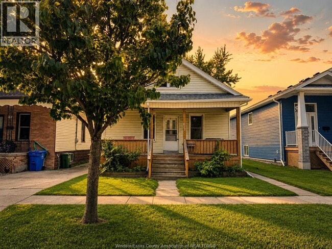 Photo - 651 Brock St