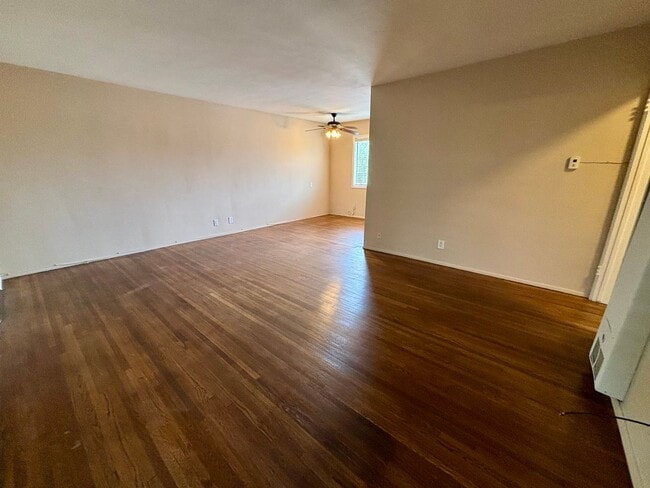 Photo - Victory, 1700-1702 Unit 1702 #F