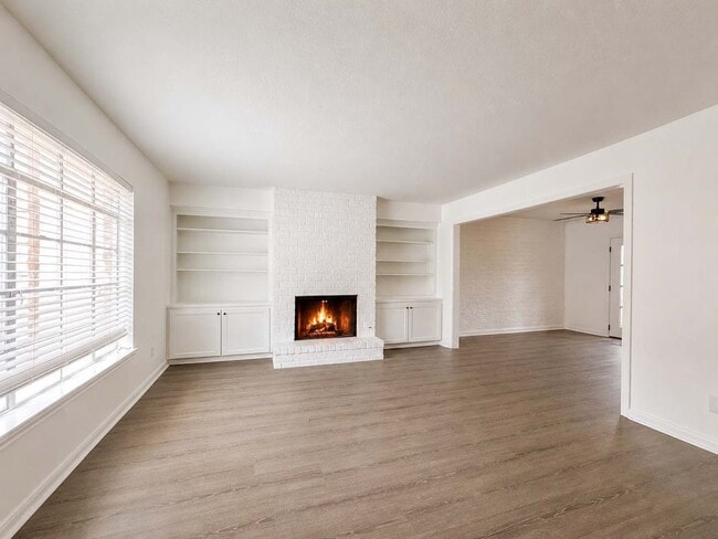 Photo - 1219 Saxony Ln