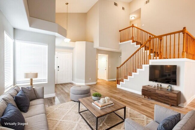 Photo - 104 Escada Ln