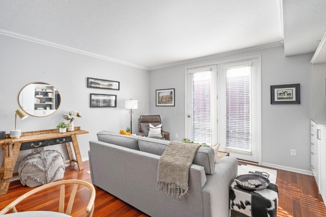 Photo - 334 S 3rd St Unidad 2