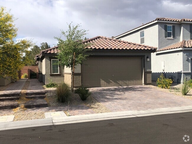 Building Photo - SINGLE STORY FURNISHED HOME