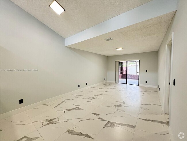 Building Photo - 6956 SW 40th Ct Rental