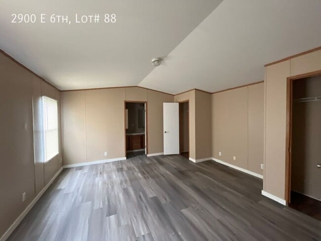 Photo - 2900 E 6th Ave