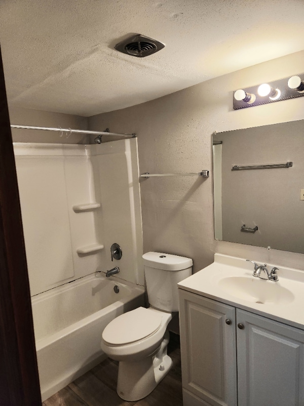 Photo - N86W16351-W16351 Appleton Ave Unidad 13
