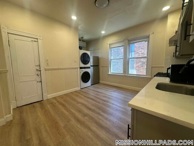 Photo - 127 Harrishof St Unit 3