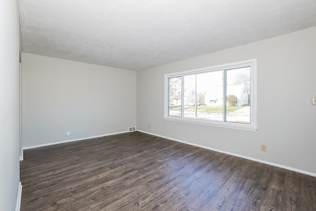 Photo - 26900 Zeman Ave