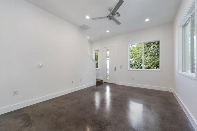 Photo - 2504 E 6th St Unit 2