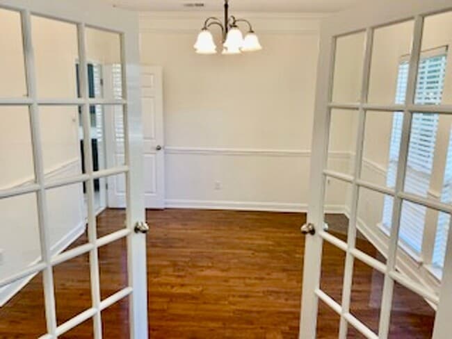 Photo - 1124 Sewanee Ct