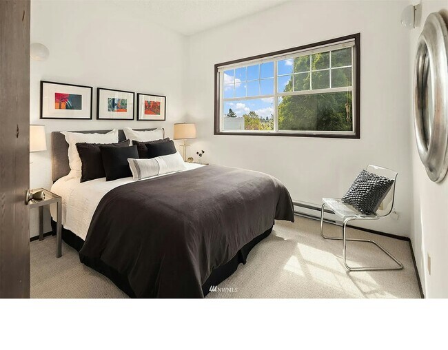 Photo - 322 24th Ave E