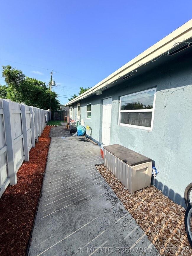 2251 NW 4th St