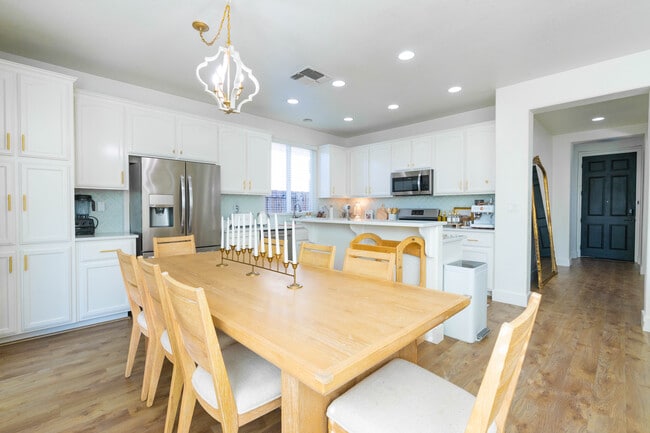 Photo - 1894 Pyramid Creek Dr