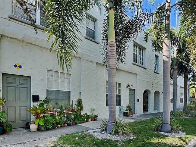 Building Photo - 2305 W Texas Ave Rental