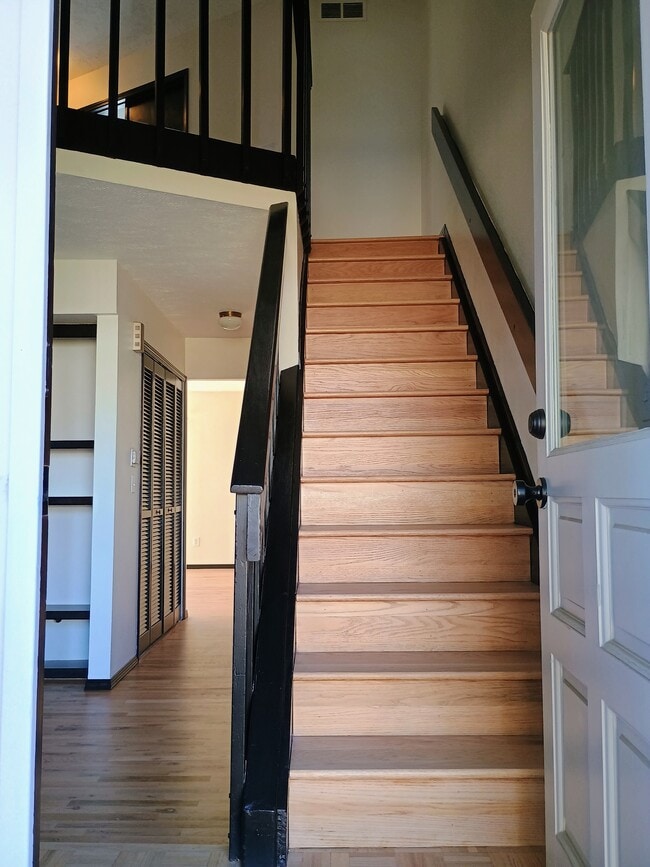 Entrada - 10360 E Jewell Ave