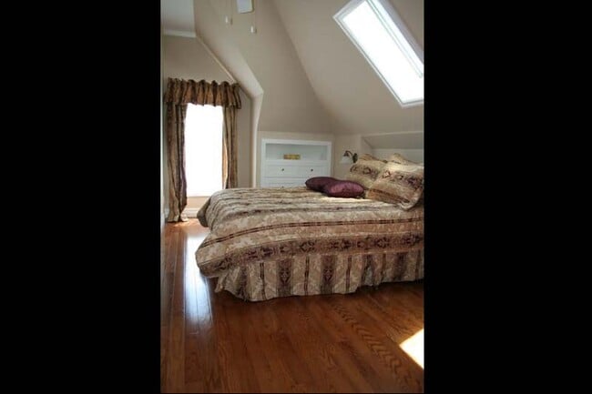 Photo - CHARACTER TWO BEDROOM LOFT APARTMENT IN WOODFIELD Unit 3