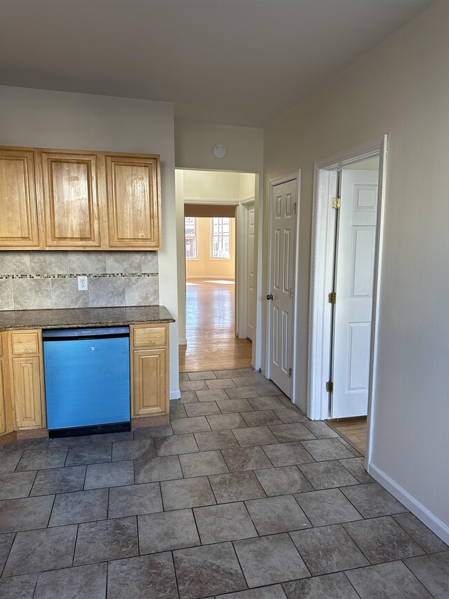 Photo - 125 W 28th St Unit 1