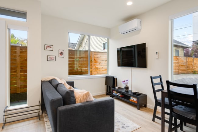 Photo - 823 NE 70th St