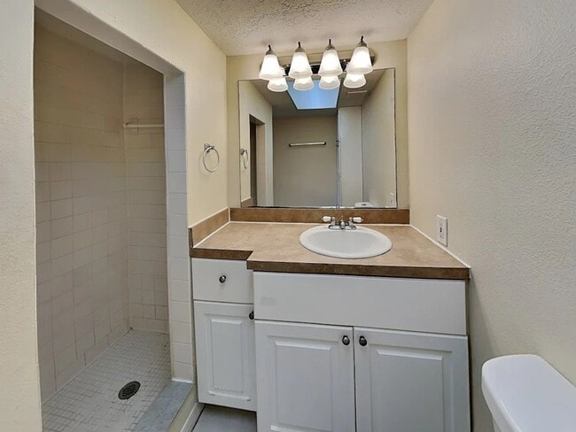 Photo - 15147 Harding Ave