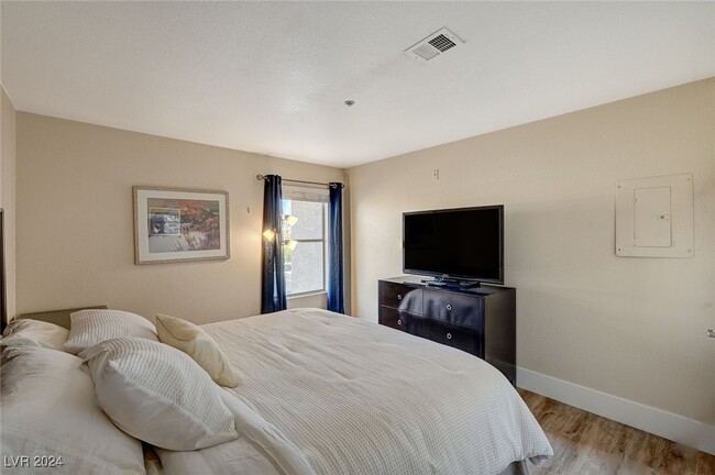 Building Photo - 4200 S Valley View Blvd Unit 3006