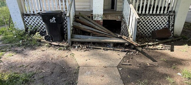 Photo - 941 W Waggoner St