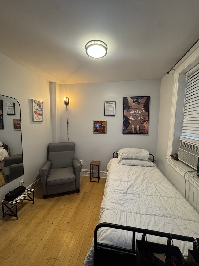 Building Photo - 254 1st St Rental
