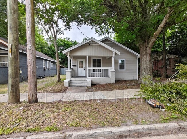 Building Photo - 1728 6th St W