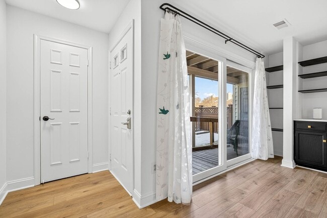 Photo - Very Nicely Update Condo in Prime Location!