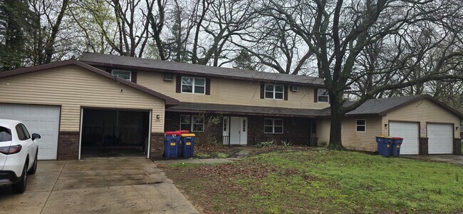 Photo - 1363 Vineland Ct SE