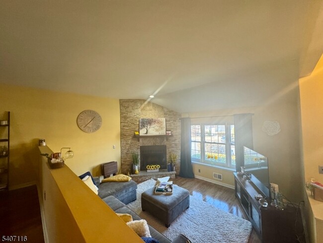 Photo - 174 Carson Ct