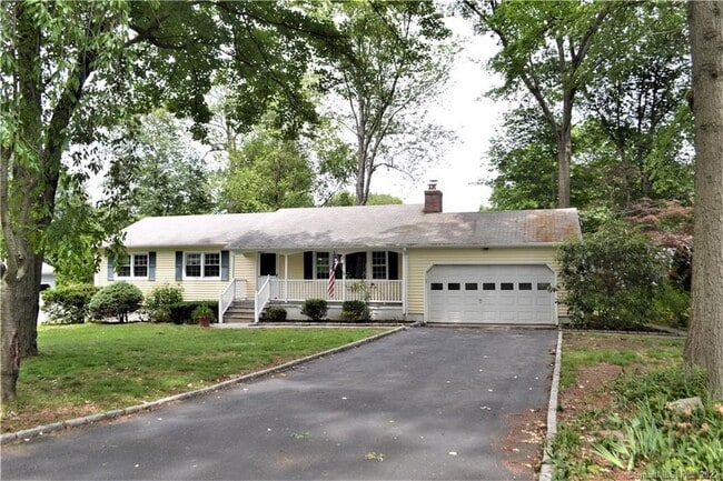 Photo - 4 Oriole Dr House
