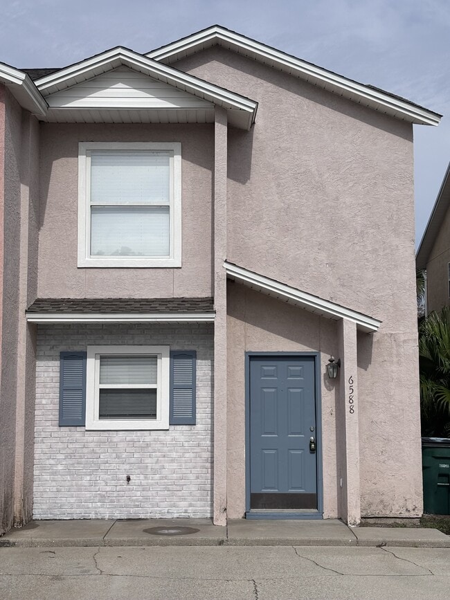 Building Photo - 6588 Harbour Blvd